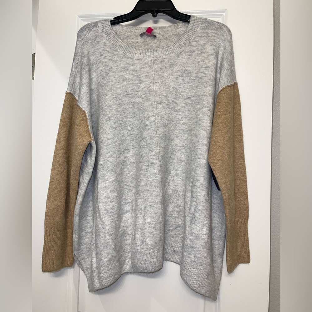 Vince Camuto grey/ tan sweater